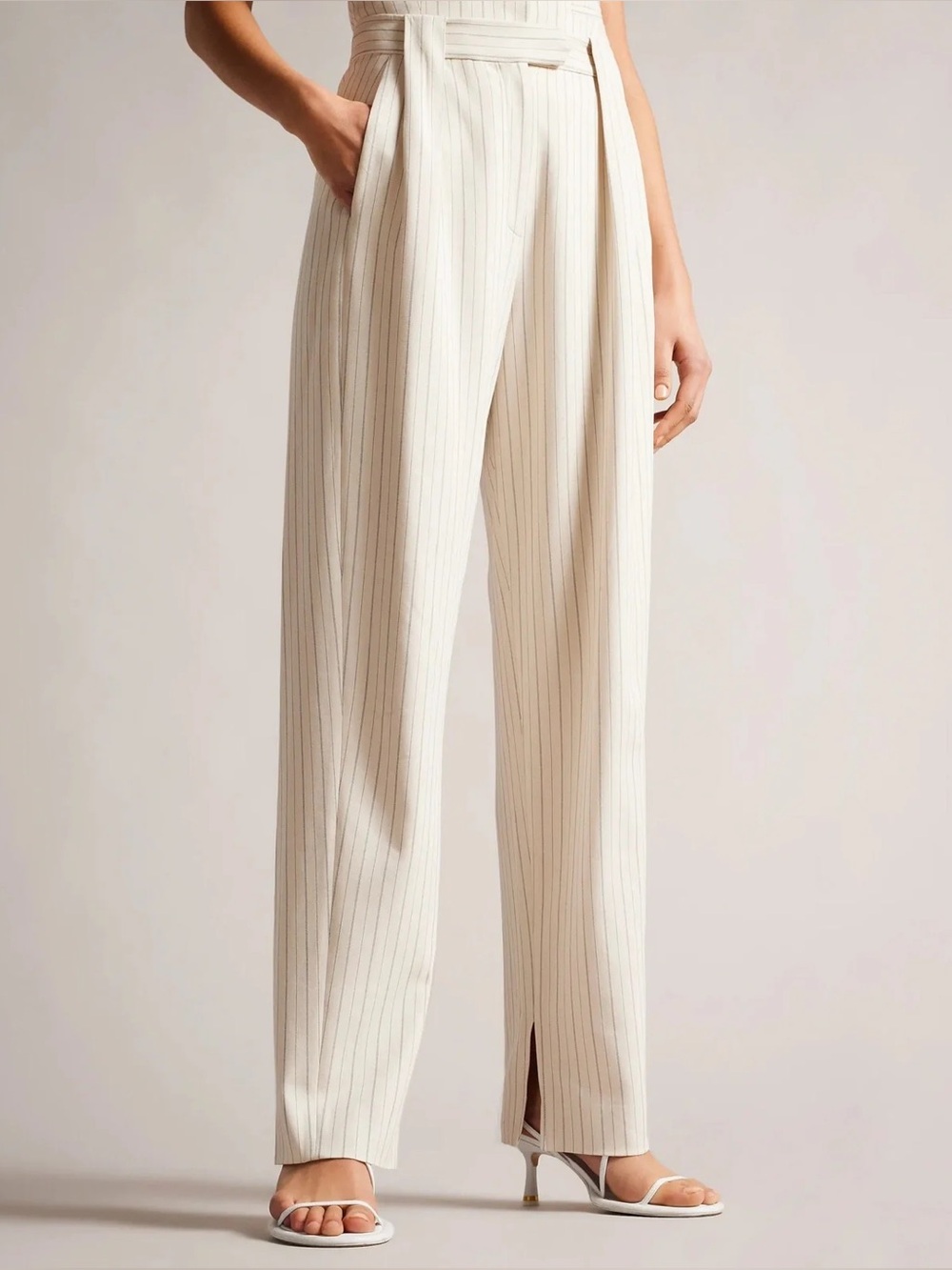 Ted Baker Kllarat Tailored Barrel Leg Trouser size 1 us size 4